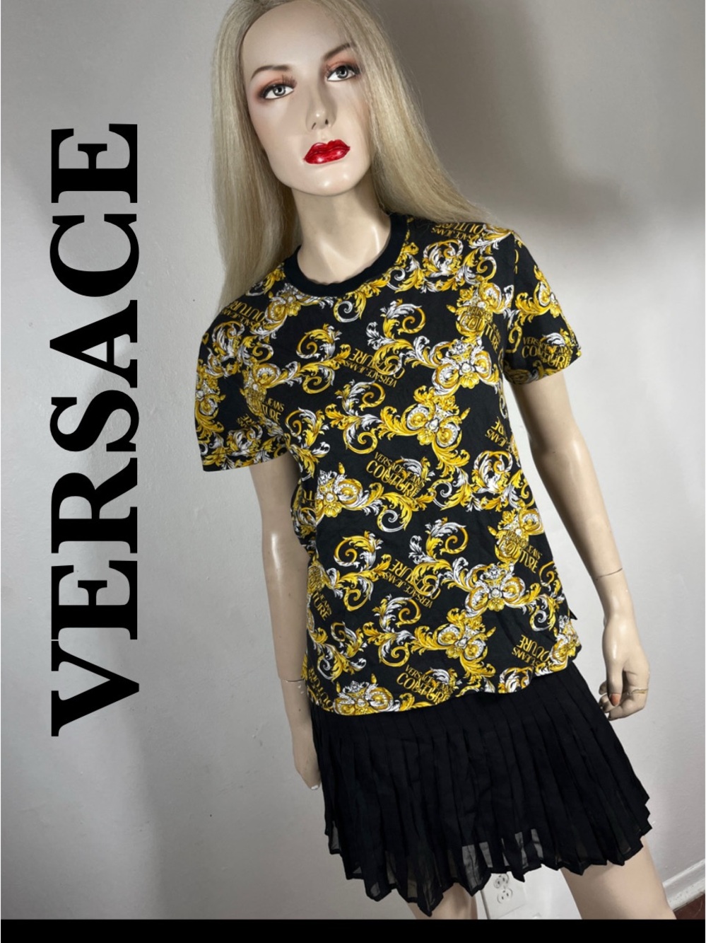 VERSACE Baroque Print Short Sleeve Tee - Black & Gold